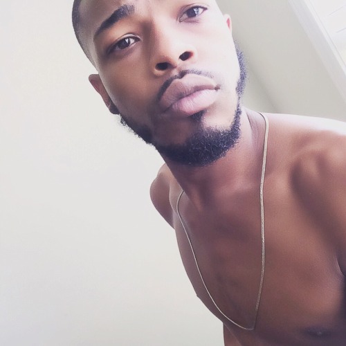 yungmarz:10 Pictures of my Face! IG:MarsHero •...