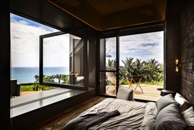 Cozy bed with an ocean view. Eastern Taiwan [2000 x 1060] [OS]