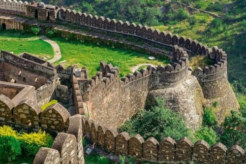 ancientorigins:Kumbhalgarh Fort. The Great Wall Of India.