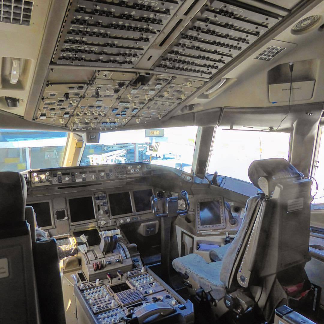 Flying Geek Inside An Air France Boeing B777 Cockpit Pilot