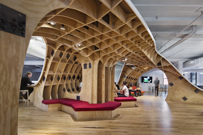 dezeen:<br /><br />New York office with a 330-metre-long desk that wraps around corridors »<br />