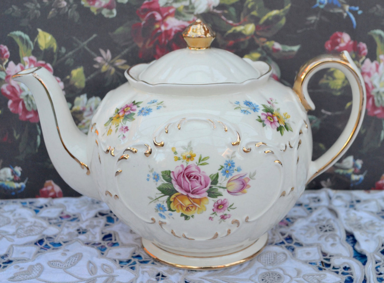 imaginehowcharming: Sadler Teapot, Globe Shape,... | peony & sage.