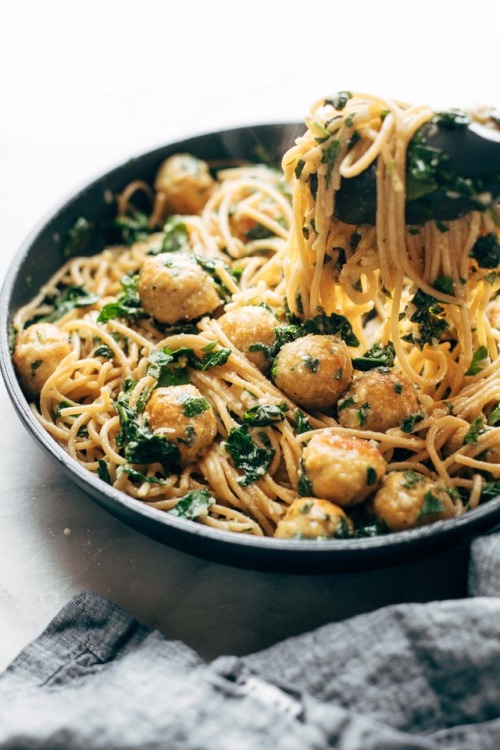 garlic-herb-spaghetti-with-baked-chicken-meatballs