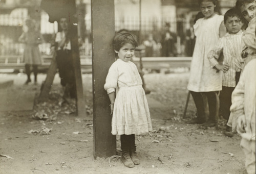 onceuponatown:New York: Child poverty. Early...