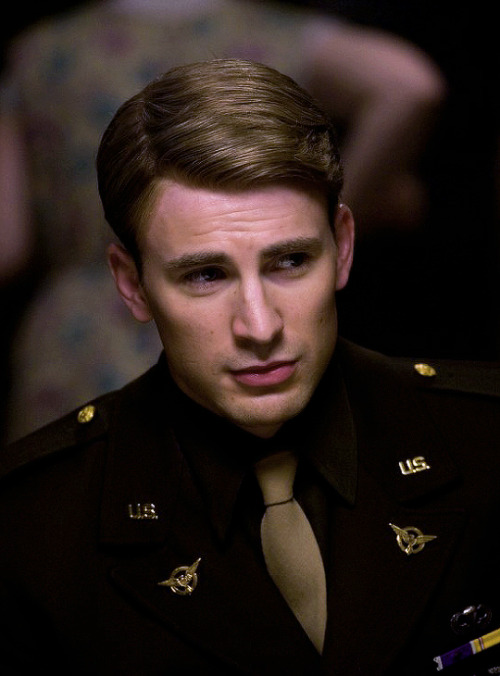 dailyevanstan:Chris Evans as Steve RogersCaptain America: The...