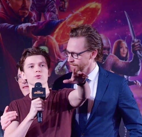 tofu-tom:Tom Holland and his many dads