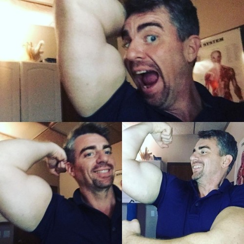 ihulkout:Arm flex (at Henderson,...