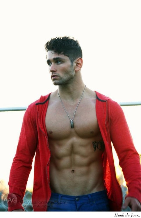 Your Hunk of the Day: Anthony Mainella http://hunk.dj/7288