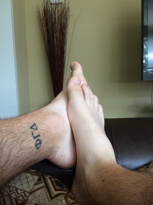 codemand:Figured I would show off my bare feet for my fans this...