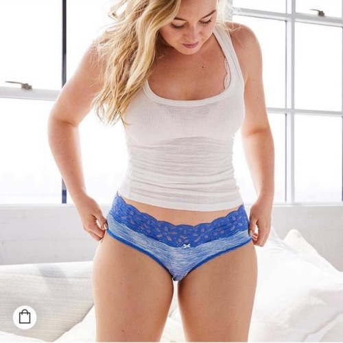 iskra lawrence fan page