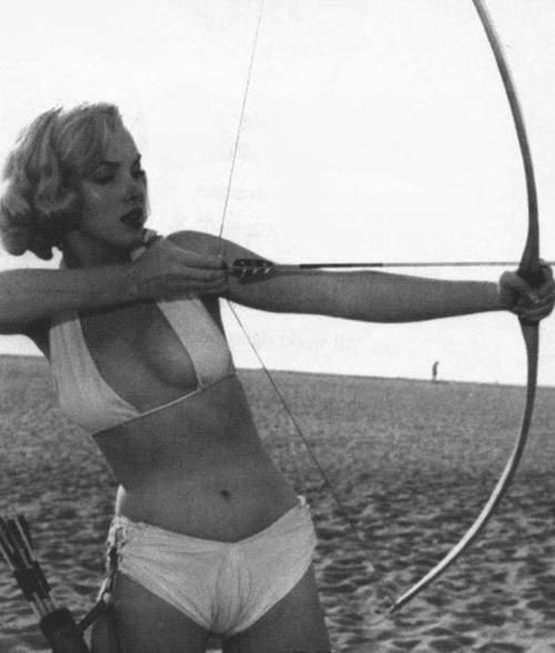 rebelgirl1137:bitter-cherryy:Marilyn Monroe, Photographed by...