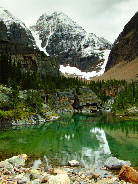 Lake Victoria and Glacier Peak in Yoho National... - It's a beautiful world