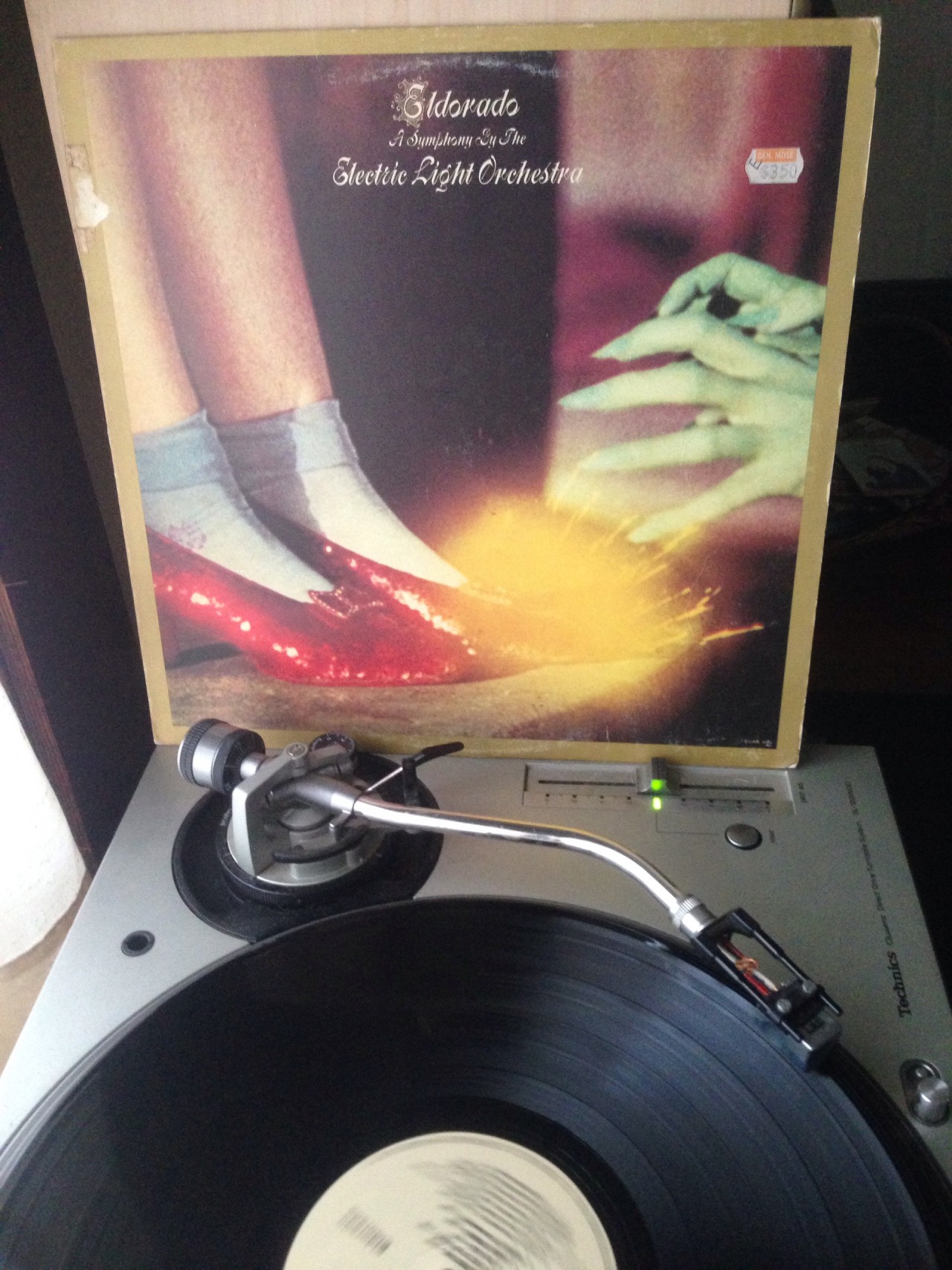 Record #320: Electric Light Orchestra - Eldorado (1974)
The way the legend is told, it took Jeff Lynne some time to properly align his project with his imagination. It wasn’t until this, his fourth album, that the Electric Light Orchestra actually...