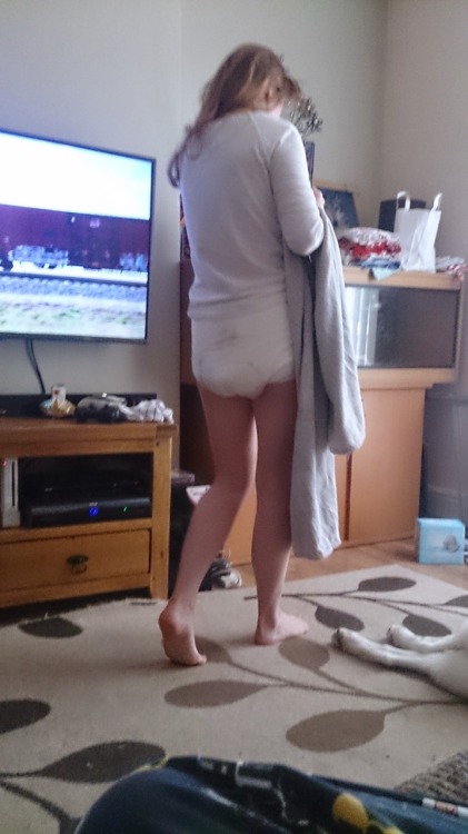 brandonja12:My messy diaper girl loving life 