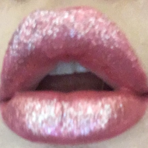 pink-doll-lips:✨Glitter✨