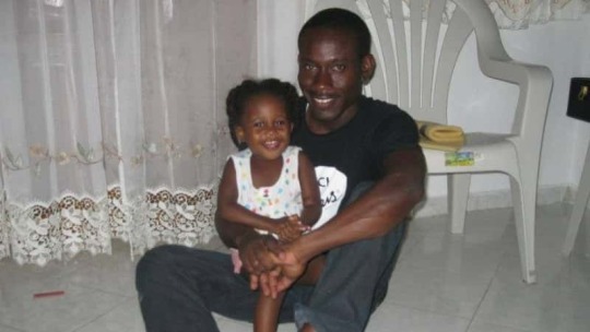 O Homem que cria 62 crianças no Haiti.