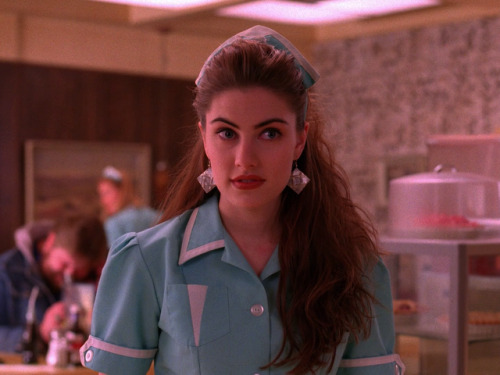 jenniferbannion:Twin Peaks, 2.18 (1991)dir. Duwayne Dunham