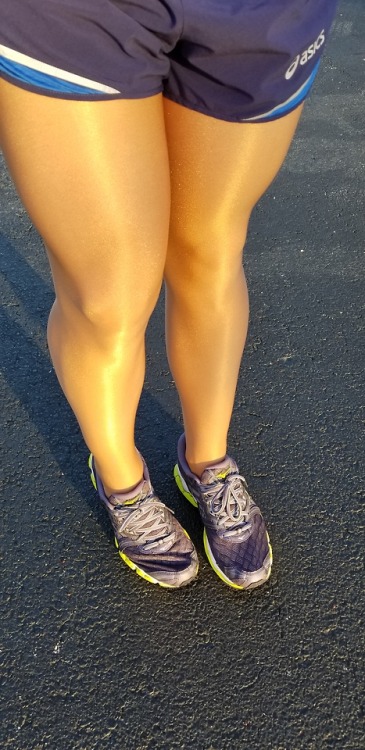 shinylegs78:#shinytights #pantyhose #running