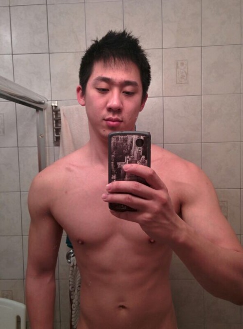 OMNOM! Asian guys~