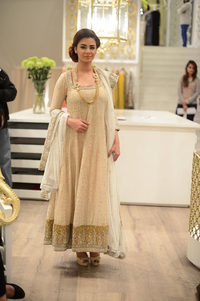 nida azwer party wear