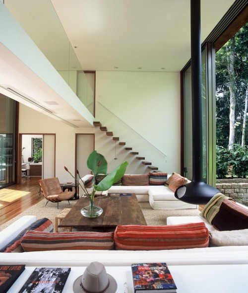 soleilglow:House in Iporanga by Arthur Casas // São Paulo,...