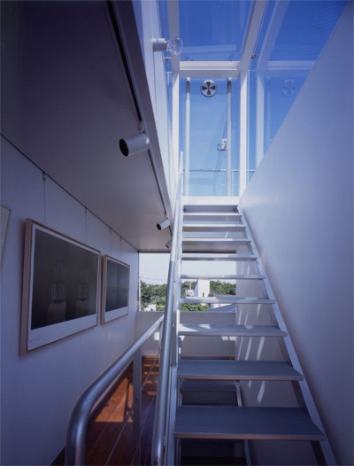 <br /><br />Wall less house / Tezuka Architects