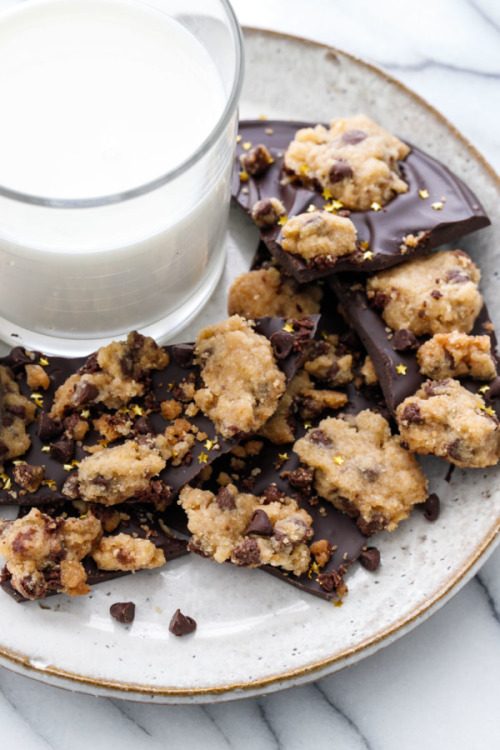 sweetoothgirl:Chocolate Chip Cookie Chocolate Bark