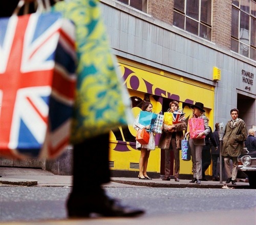 isabelcostasixties:Shoppers on Carnaby Street, in Soho, West...