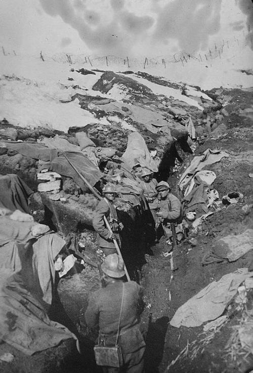 historicaltimes:Italian soldiers in a trench on the Alpine...