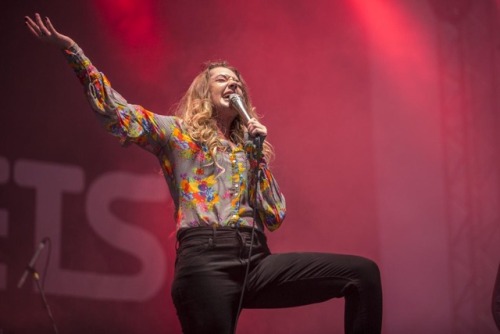 marmozetsfordays:Becca Macintyre at Reading Festival 2017 by...