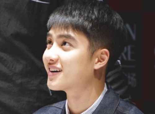 peachboydyo:Kyungsoo looking up at you (◍•ᴗ•◍)♡ ✧*。