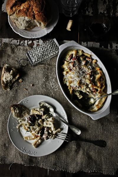 breadandolives:
“Pratos e Travessas: Small rigatoni with chicken, mushrooms and chouriço.
|
”