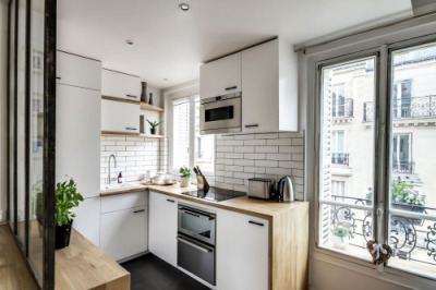 Kitchen fever: a bright kitchen in a 38 s.m. apartment n Paris.