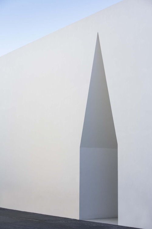 thisispaper:A meeting centre monolithically carved by Aires...