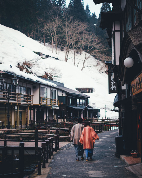 takashiyasui:Ginzan onsen in the morning