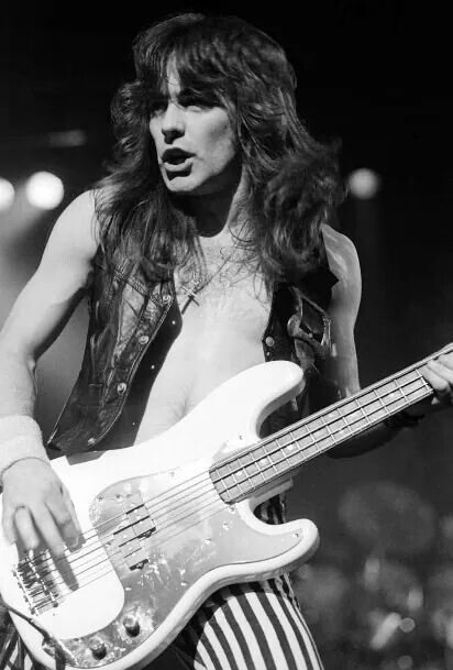 november-rain-roses:Steve Harris (Iron Maiden, Bass)