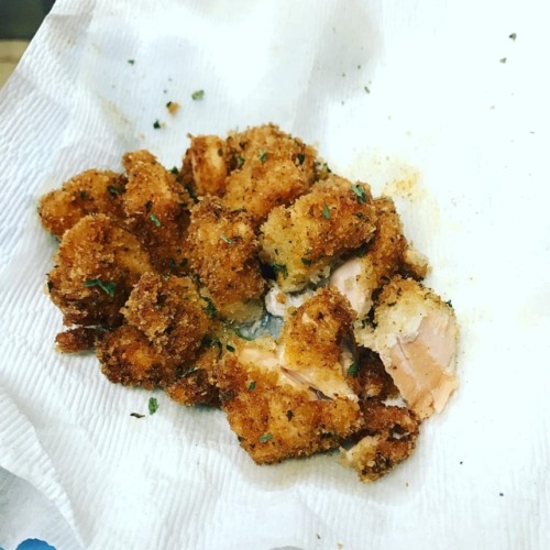 Fried salmon so good #mrhoundztooth #createandbake #goodeats...