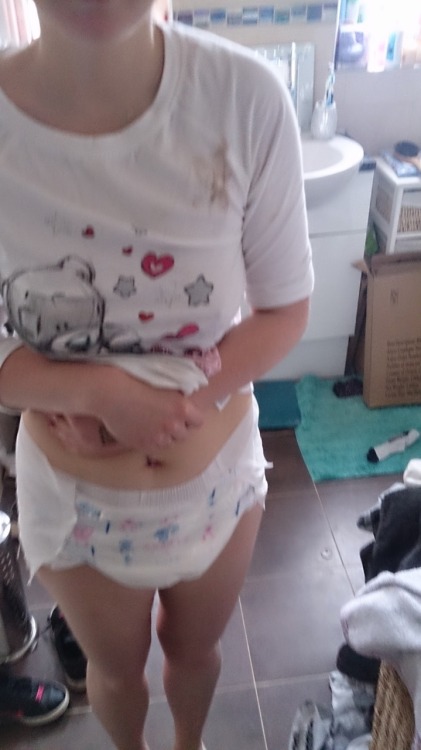 brandonja12:My messy diaper girl loving life 