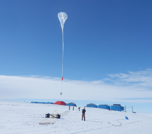 rocketumbl:Halley VI Research Station