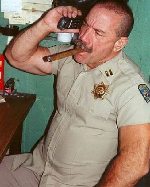 thickbear475:OFFICER~!He’s talking to the wife, but...