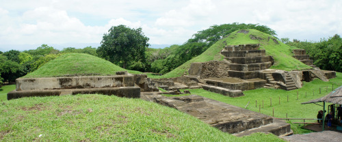 ancientart:
“The main pyramids at the Acropolis Mayan site, San Andres, El Salvador (structure 1 at the right, structure 2 at the left).
Photo courtesy & taken by Mario Roberto Duran Ortiz
”