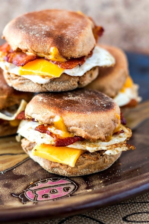 Bacon, Egg And Cheese English Muffin Sandwiches - Yummy 🍕