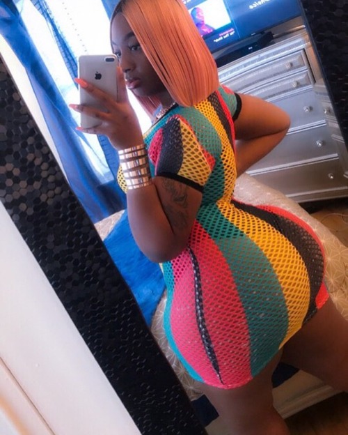 thicksexyasswomen:pcan6969:I seeSmashin@_flawlessny