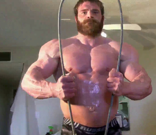 yourgiantboy:Anyone kowing the Name of this fucking huge strong...