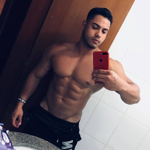 luvmenmuscle:@kennedy.muniz_ ______________#luv #men #muscle...