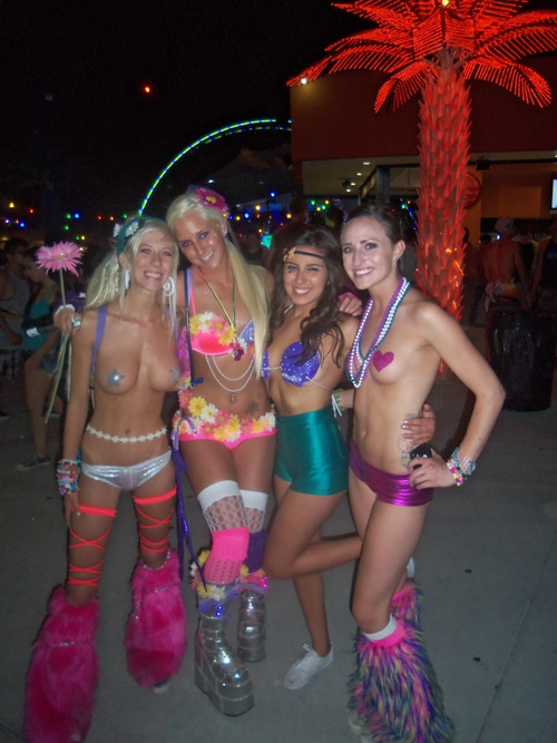 RaveGirlsPorn.com