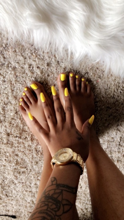 ilovepoca3x:Keep your dick grabbers and your toes done ladies...