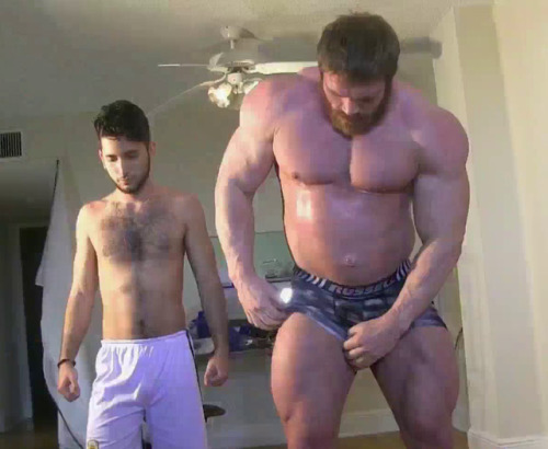 yourgiantboy:Anyone kowing the Name of this fucking huge strong...