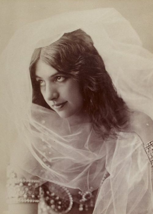 fawnvelveteen:Mata Hari Née Margaretha Zelle