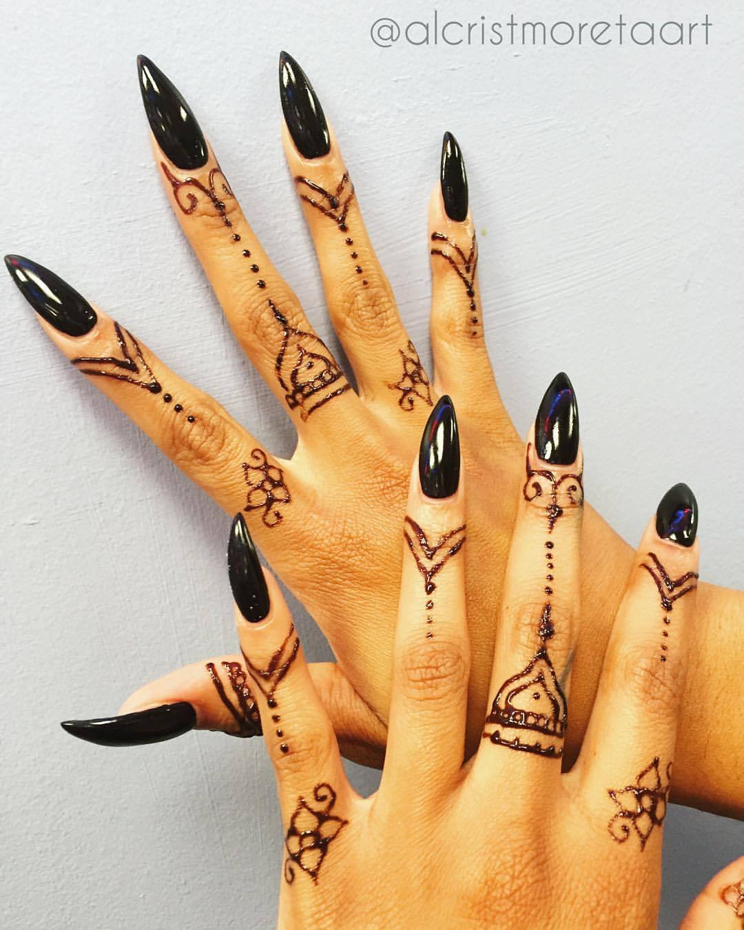 Alcrist Moreta — Simple cute finger rings #henna #hennafingers...